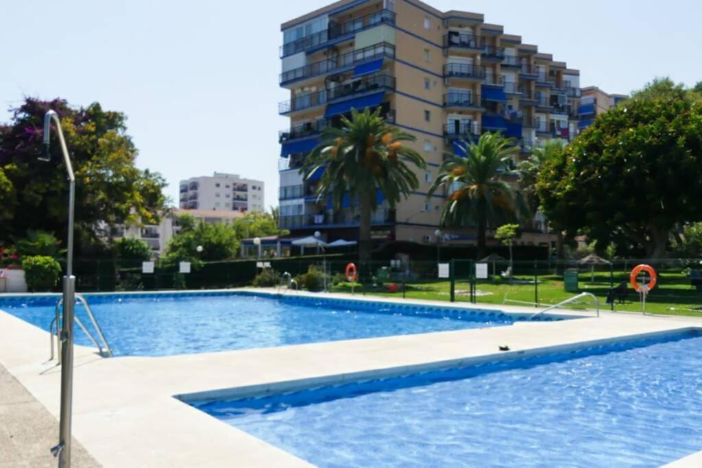 Holiday Rentals Piscina, Playa Parking A 5 Min Caminando Del Puerto De Benalmadena Exterior photo